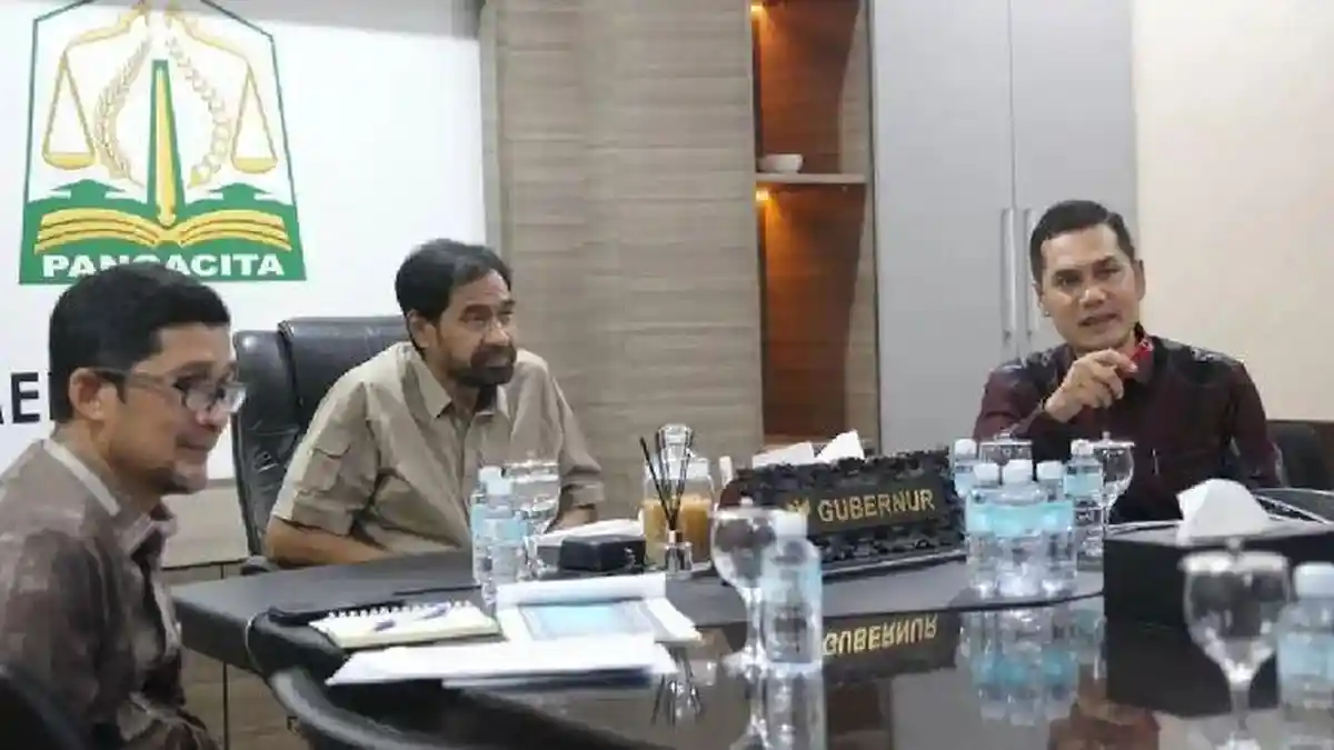Gubernur Mualem Pimpin Rapat Validasi Data JKA Bersama Sekda dan Dinkes Aceh