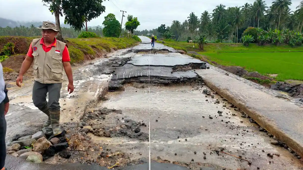 Saprudin Menangis Lihat Sawah Jadi Kolam
