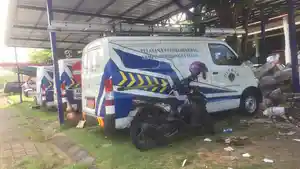 Mobil-oprasional-yang-dipiliki-Dishub-Badung-penanganan-PJU-di-Badung-yang-terparkir.jpg