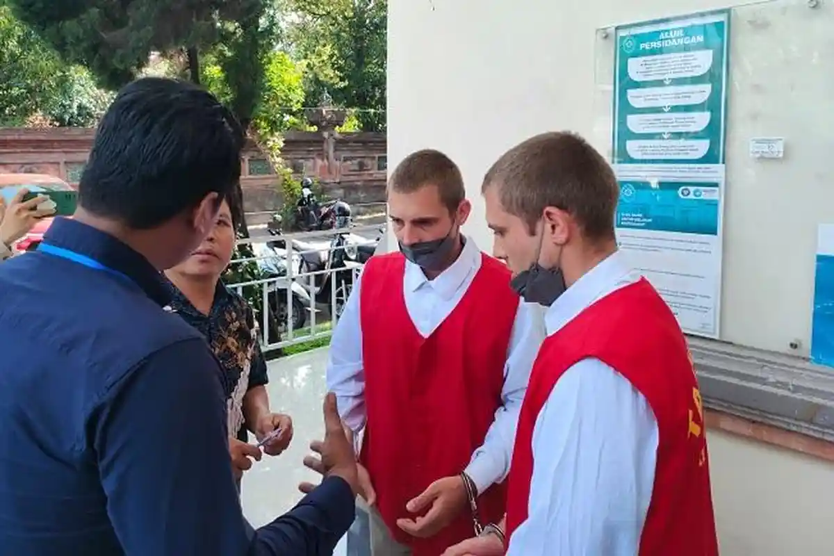 Kasus Bule Kembar Ukraina Buat Pabrik Gelap Narkoba di Tibubeneng Bergulir di Meja Hijau