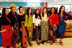 cindy-mambo-tiga-dari-kanan-bersama-produk-kind-polenk.jpg