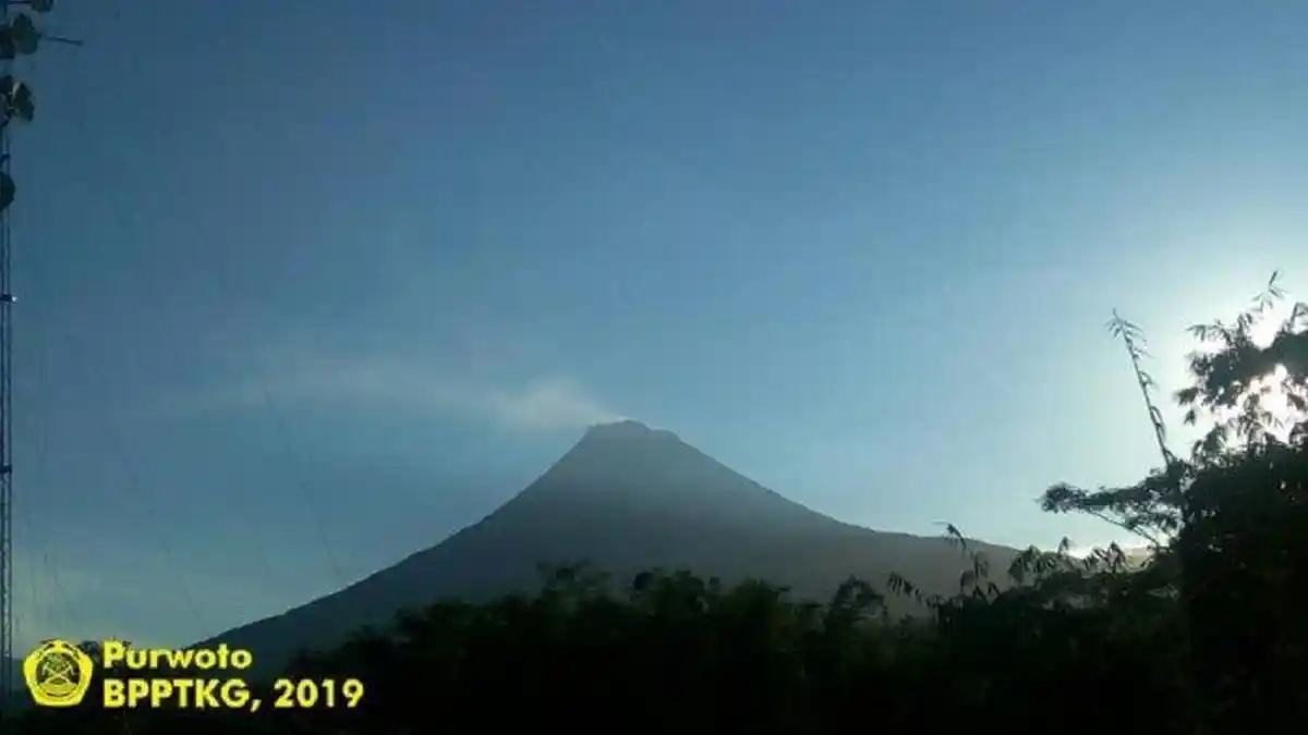 Gunung Merapi Dua Kali Menyemburkan Guguran Lava ke Arah Hulu Kali Gendol