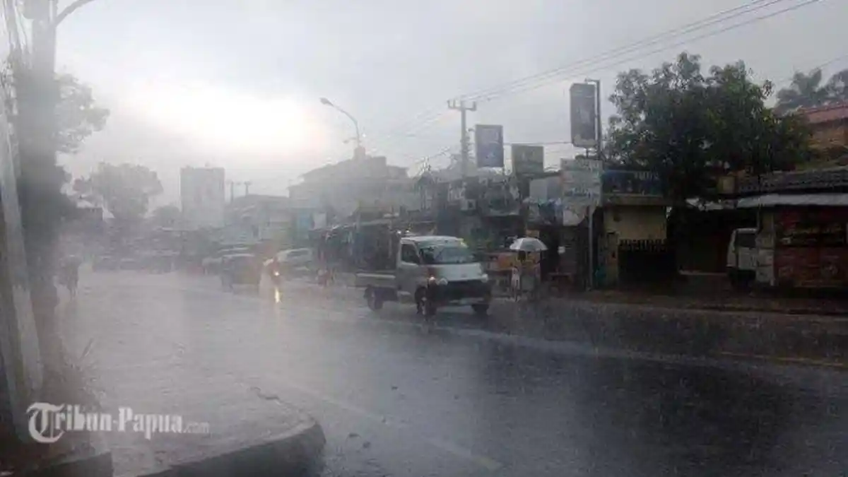 BNPB Imbau Masyarakat Waspada Cuaca Ekstrem Hingga 14 Mei 2025