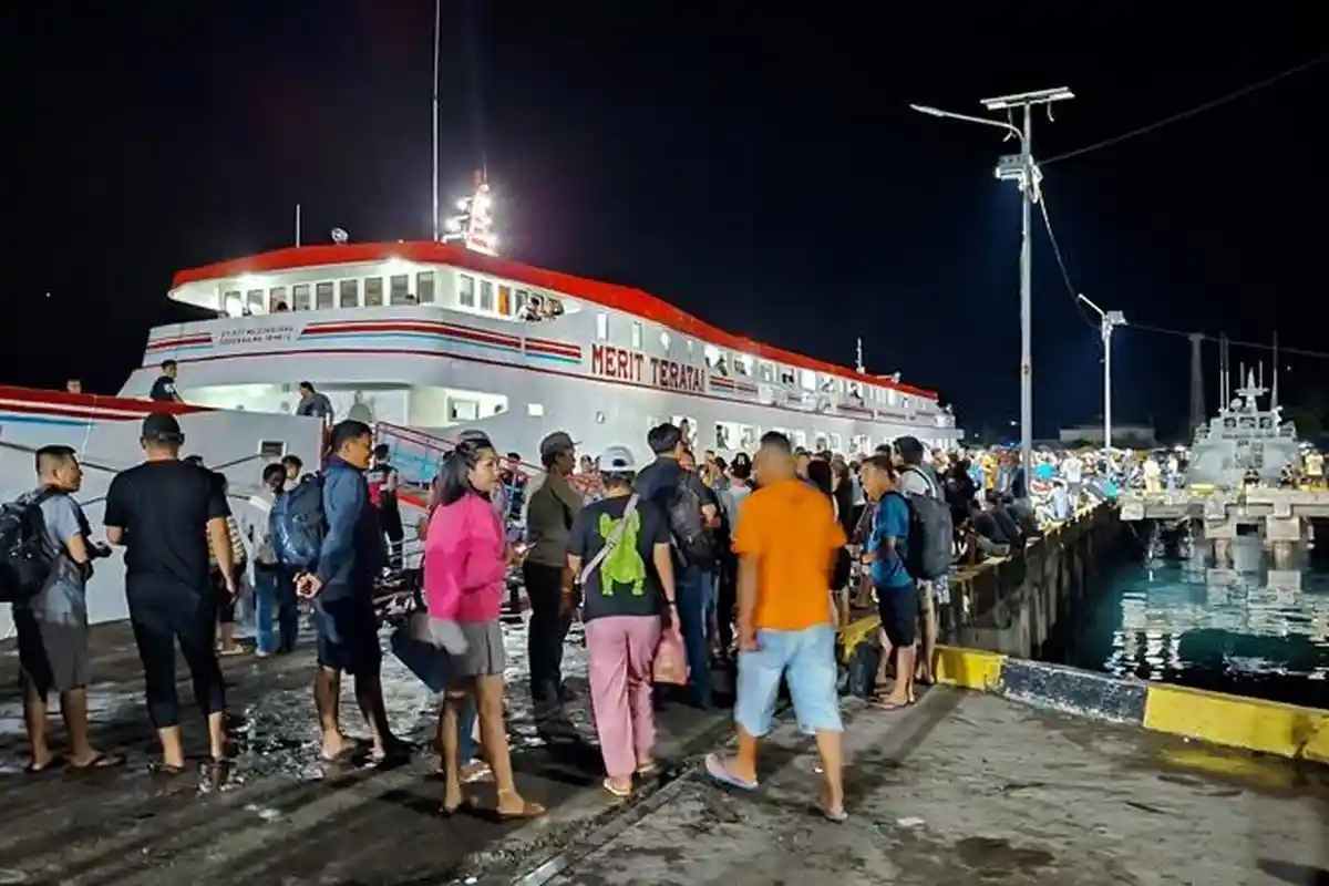 KM Merit Teratai Tujuan Manado Dipadati Penumpang, Termasuk Kontingen Sangihe yang Akan Ikut Porprov