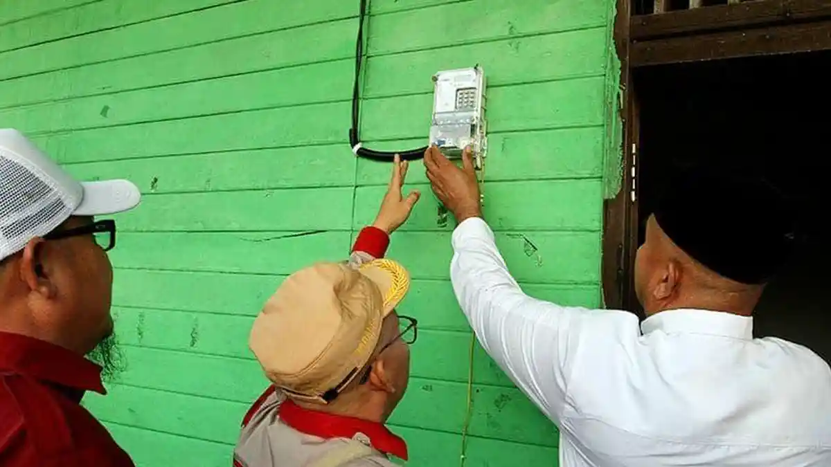 Warga Desa Batu Dinding Kukar Kini Nikmati Listrik, Lampu Tembok Tinggal Kenangan