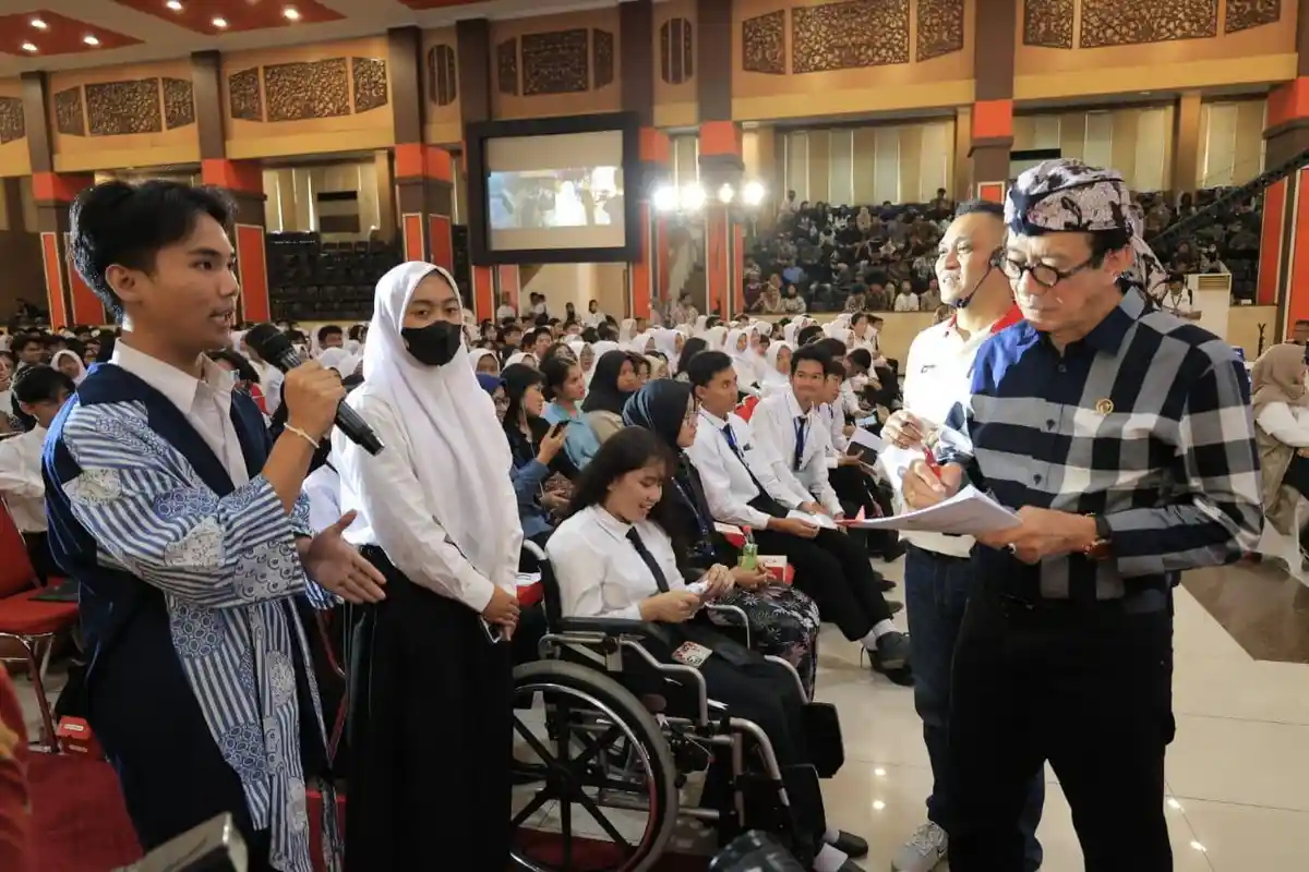 Menkumham Ajak Mahasiswa Baru Universitas Brawijaya Bela Negara Sejak Muda