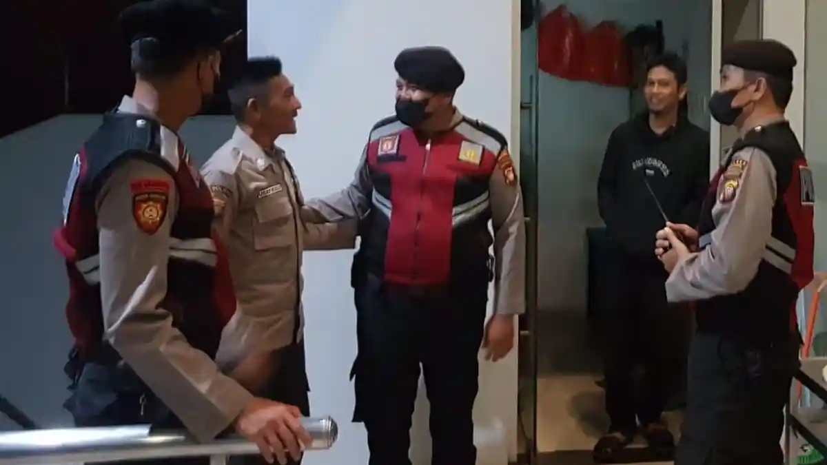 Personel Sat Samapta Polres Singkawang Patroli Dialogis di Kota Singkawang