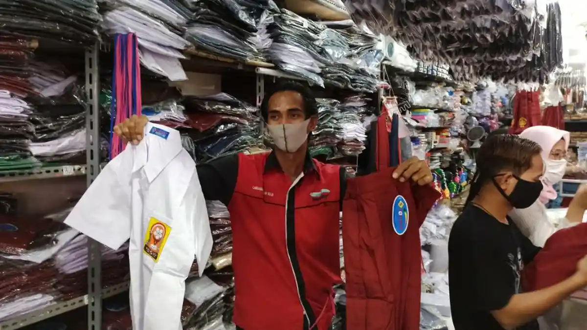 Seragam SD Jadi yang Paling Banyak Dicari Jelang Tahun Ajaran Baru