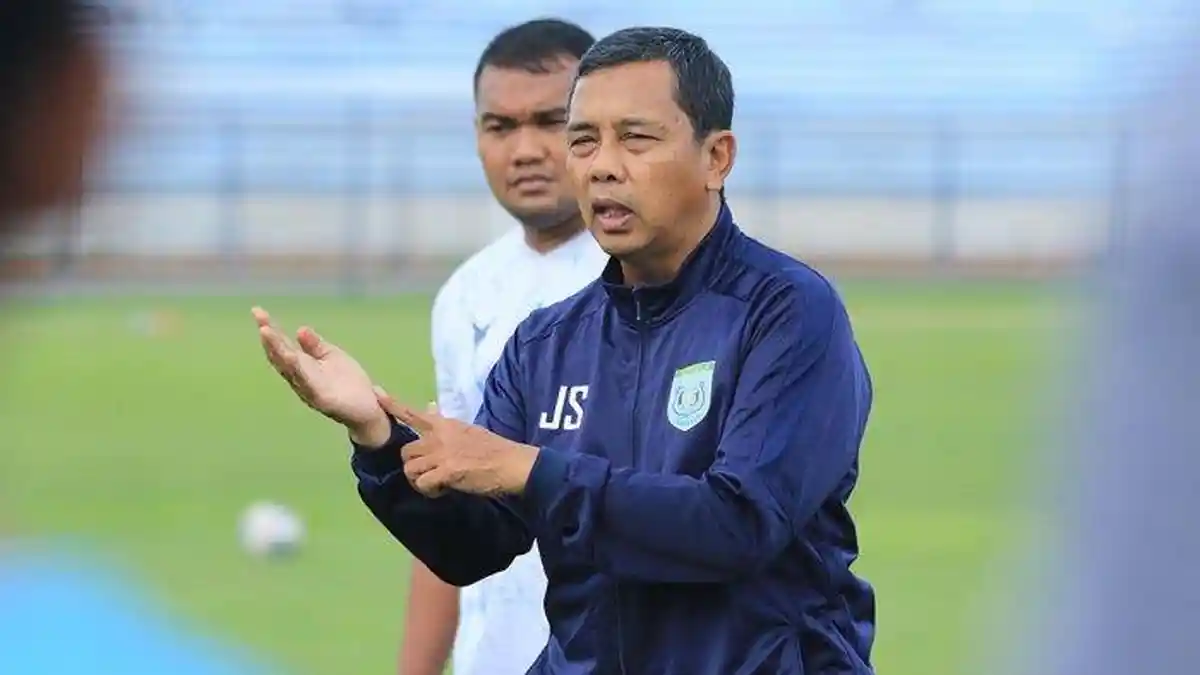 Jelang Persib vs Persela, Pelatih Jafri Sastra Mengundurkan Diri