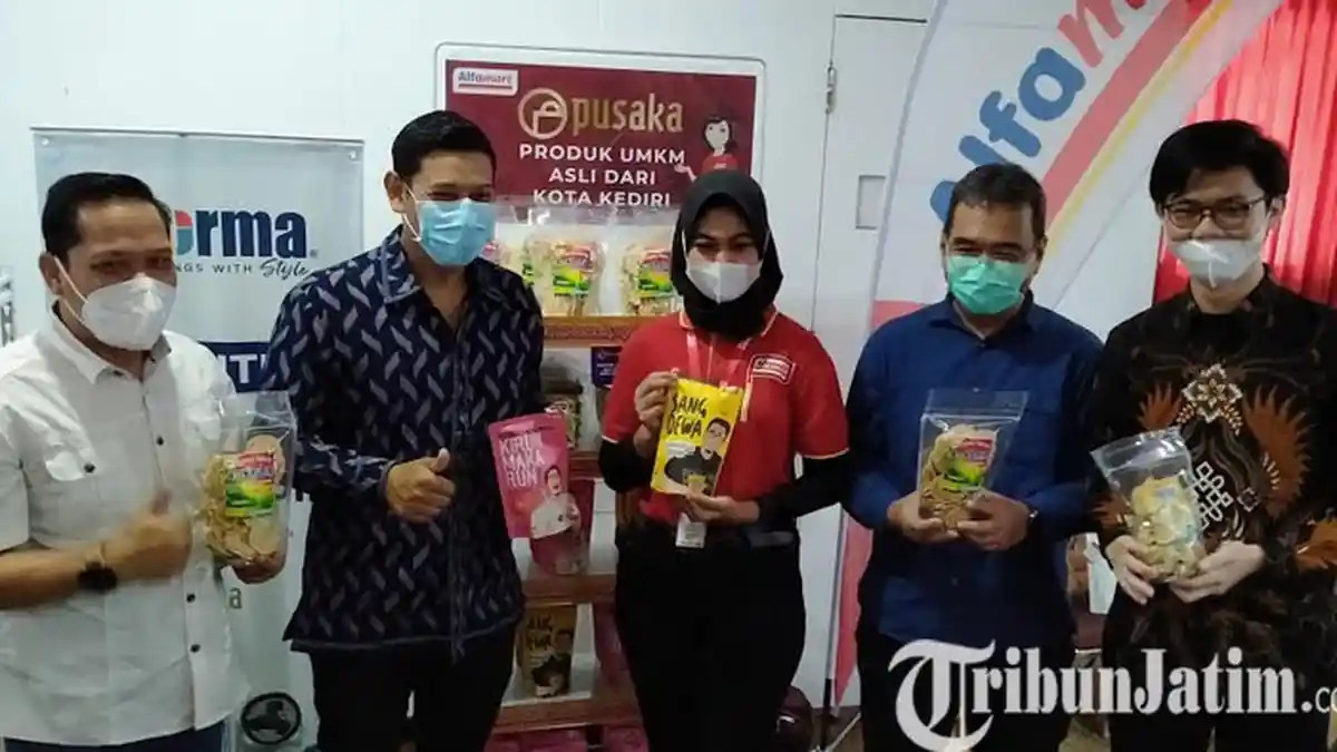 Anak Muda Kediri Gandeng Falowernya Artis Pasarkan Produk Camilan