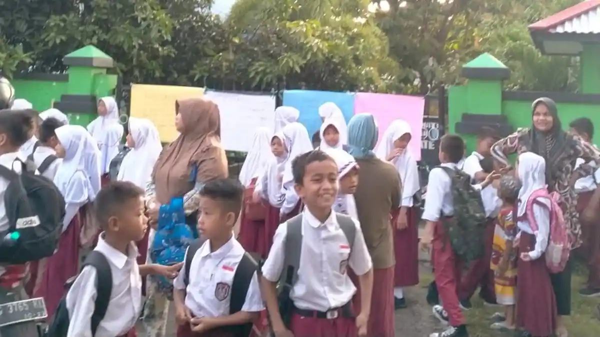 Guru dan Murid SDN 50 Ternate Gelar Aksi Boikot, Tolak Plt Kepala Sekolah