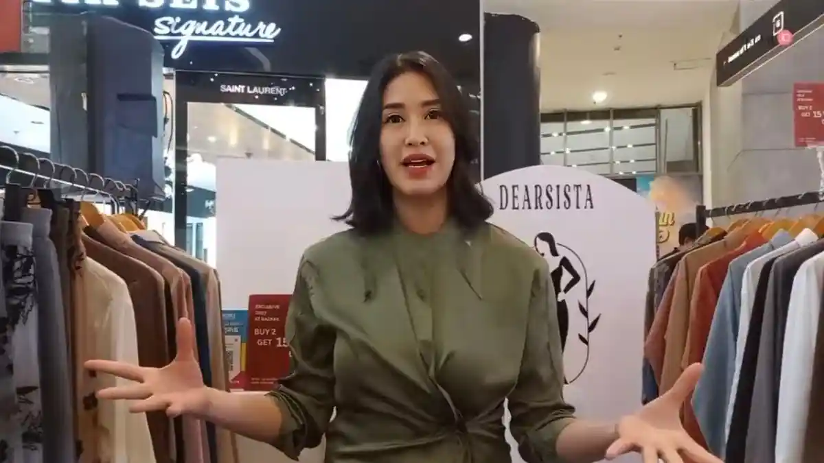 Elma Agustin Tinggalkan Panggung Hiburan, Kini Jaga Booth Sendiri di Bazar
