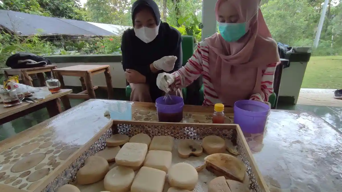 Ramah Lingkungan, Manfaatkan Limbah Buah-Sayur untuk Bikin Sabun
