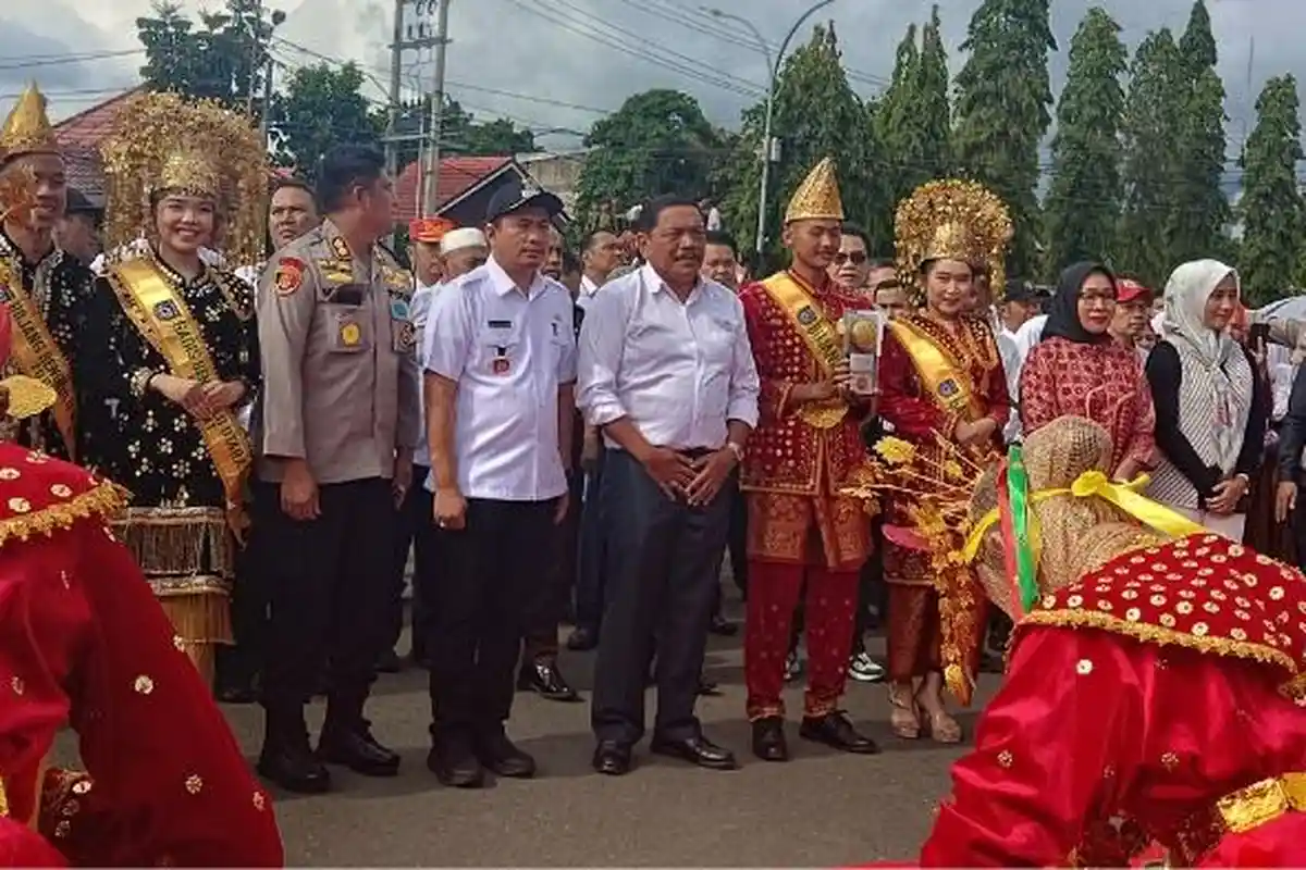 Budaya Lokal Meriahkan Kirab Piala Adipura di Bengkulu Utara, Bupati Mian Targetkan Hetrik
