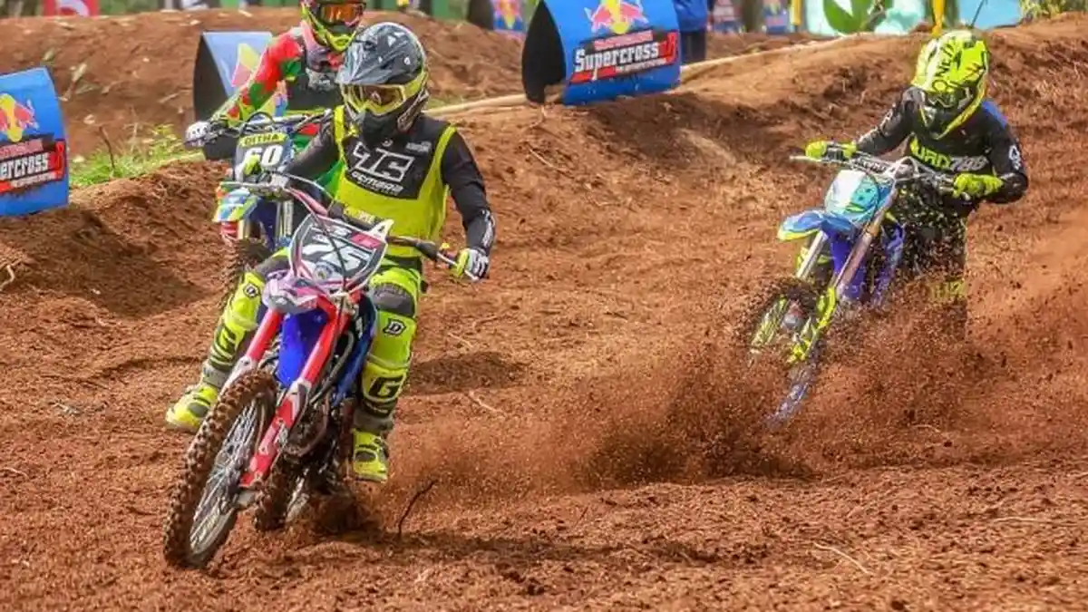 Moto 1 Cecep Sunli Ditempel Ketat Putra Wijaya