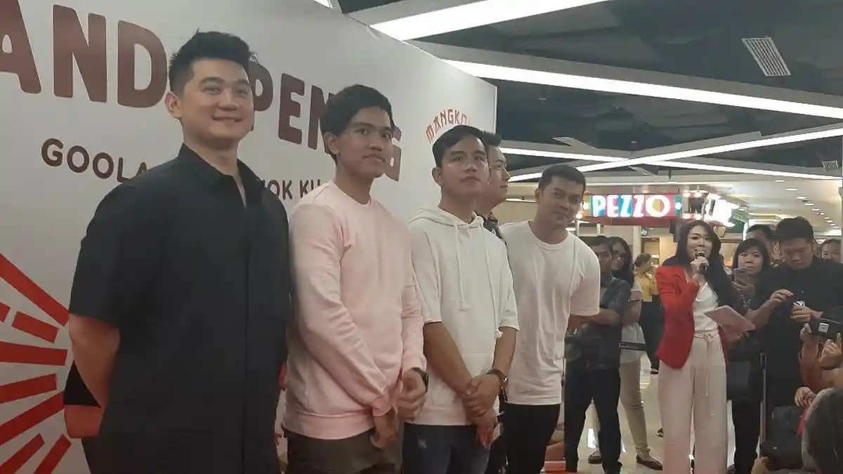 Gibran Rakabuming dan Kaesang Pangarep Jualan di Mal Kota Kasablanka
