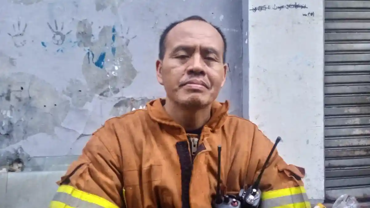 Cerita Pemadam yang Tangani Kebakaran Pasar Caringin Bandung, Lemas Dengar Ada Korban Terjebak