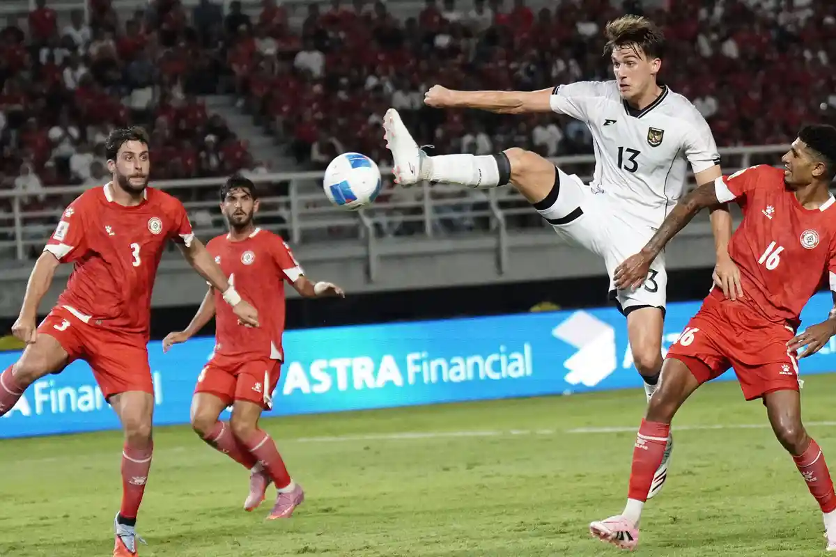 Dari Kawan Berbalik Lawan, Dean James vs Mauro Zijlstra di Liga Belanda