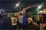Sebelum Bentrok, Pendemo Depan UNM Pukul Driver Ojek Online dan Rusak Motornya