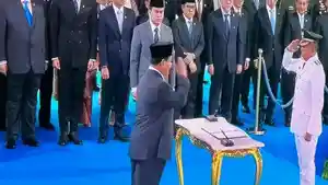 Bupati-Karangasem-terpilih-I-Gusti-Putu-Parwata-baca-sumpah-jabatan-88.jpg