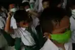 MURID SD PAKAI MASKER DI SEKOLAH