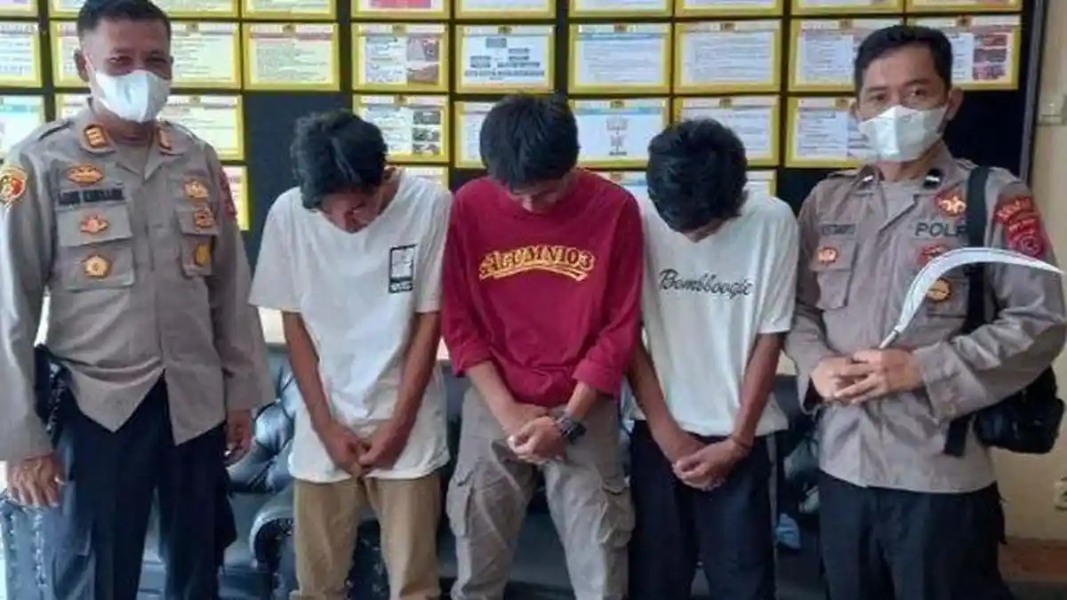 Videonya Viral, Ini Pengakuan ABG Sok Jago yang Kejar Emak-emak Sambil Bawa Celurit, Apa Tujuannya ?