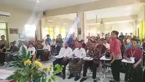 Mahasiswa-baru-Sekolah-Tinggi-Ilmu-Keperawatan-Santa-Elisabeth-Keuskupan-Maumere.jpg