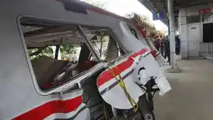 kondisi-kereta-kecelakaan-di-bekasi-salah-satu-yang-tewas-adalah-nuryati-pengurus-muslimat-NU.jpg