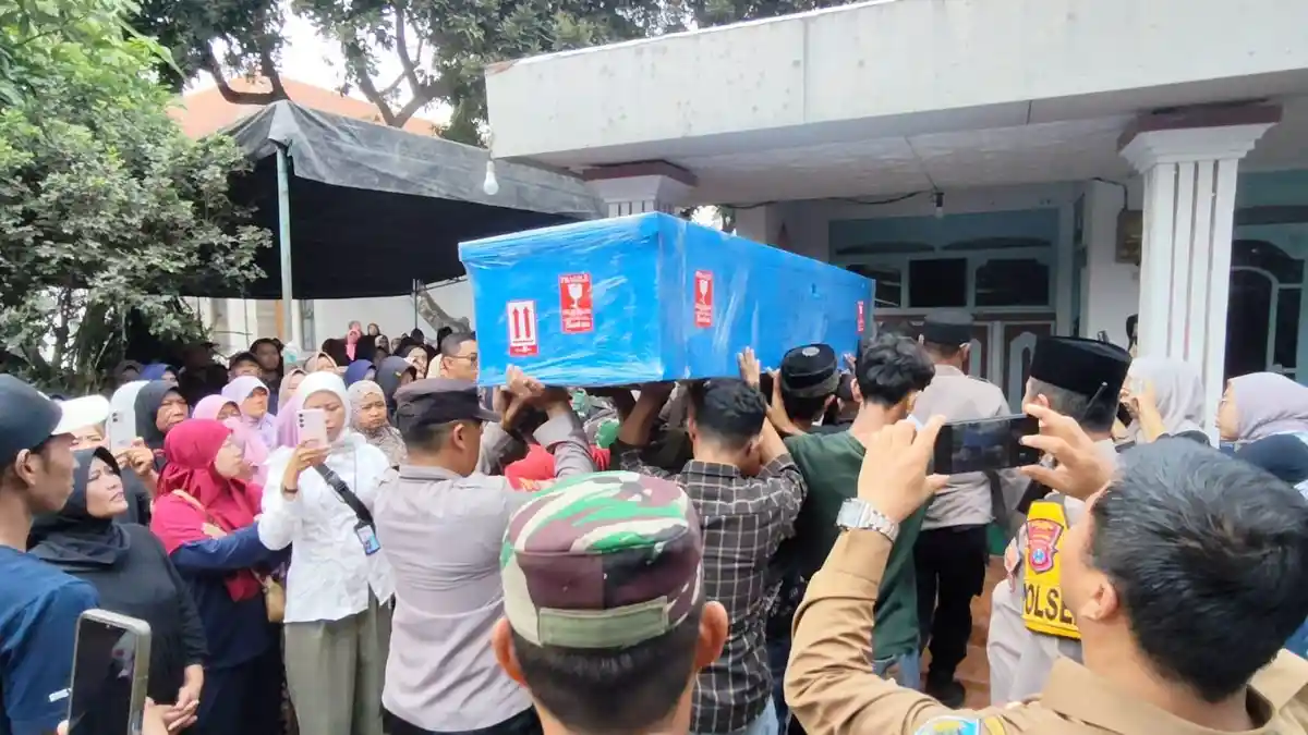 SAKSI KATA: Tri Sutrisno Korban KMP Virgo Tiba di Rumah Kediri, Keluarga Akhirnya Dapat Kepastian