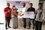 Telkomsel-Serahkan-Donasi-Beras-Sedekah-untuk-Dhuafa-Lansia-di-Wilayah-Operasional-Sumatera-1.jpg