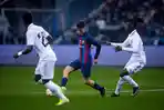 aksi-gelandang-serang-barcelona-gavi-melewati-bek-real-madrid-ferland-mendy.jpg