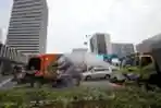 Penyemprotan Disinfektan di Jalan-jalan Protokol Ibukota Jakarta