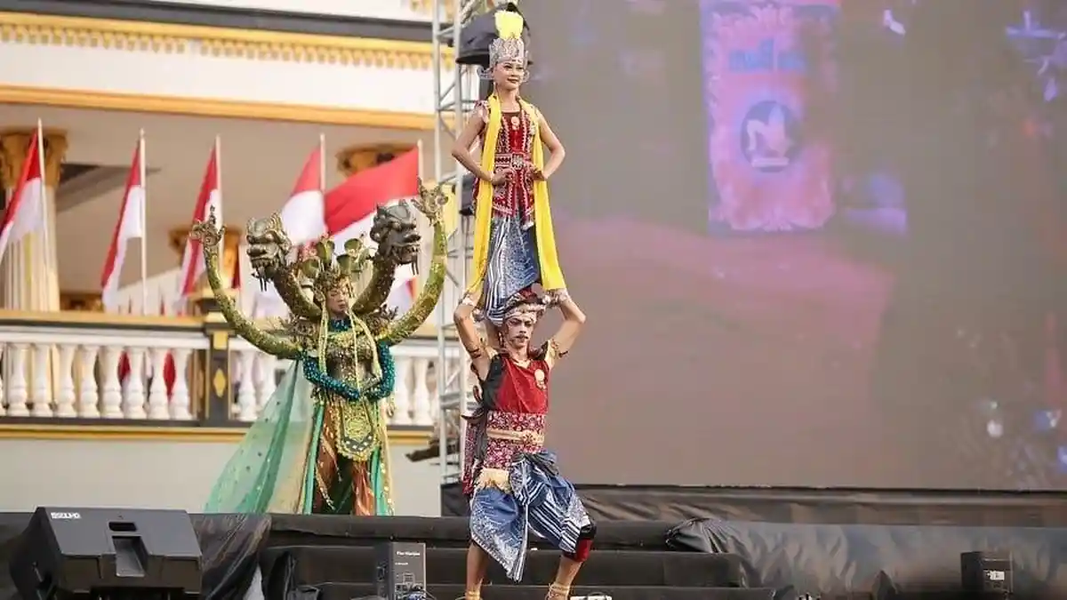 Satu-satunya dari Jateng, Wonosobo Tampil Memikat di WACI-Jember Fashion Carnaval 2025