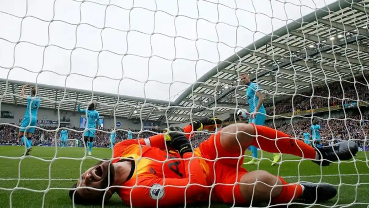 Salah Jatuh hingga Cedera Parah, Kiper Tottenham Hugo Lloris Menepi Sampai Tahun 2020