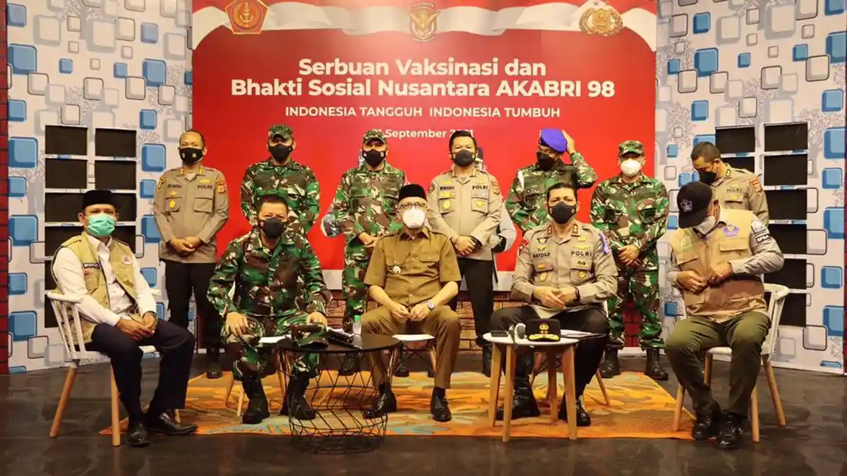 Kapolda Aceh dan Pangdam IM Dukung Percepatan Vaksinasi Siswa, Apresiasi Ketegasan Kadis Pendidikan