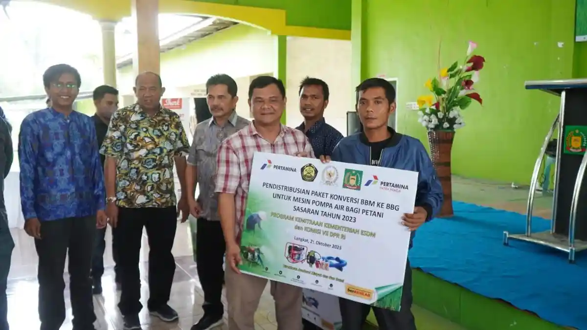 Terima Batuan Alat Pertanian, Syah Afandin Berterima Kasih kepada Kementrian ESDM dan Anggota DPR  