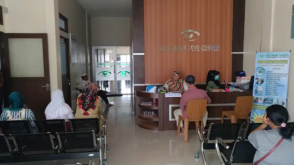 Periksa Mata di Singkawang Eye Center