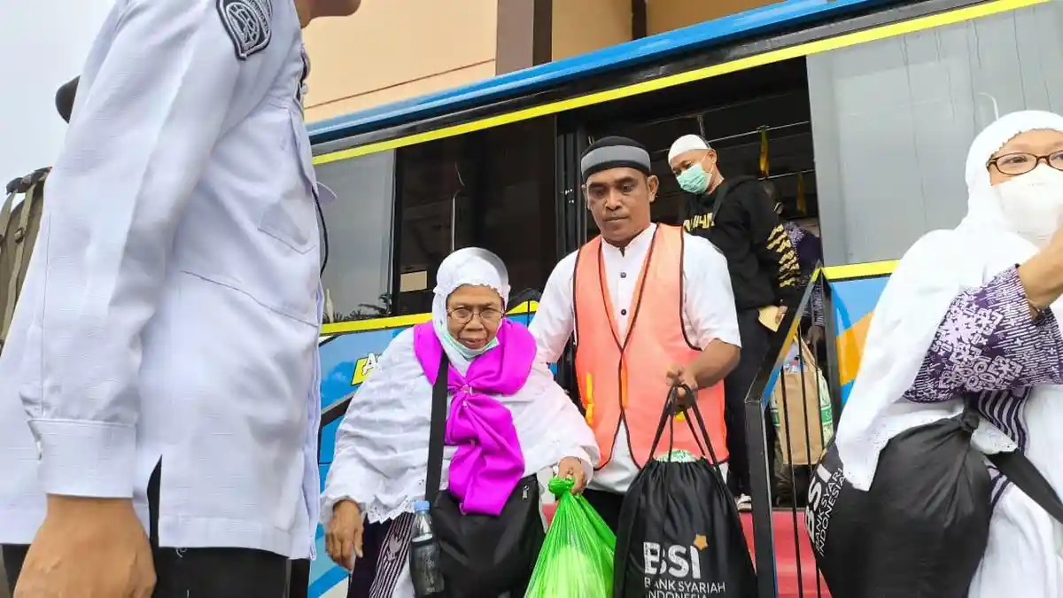 BREAKING NEWS 450 Orang Jemaah Haji Kloter 10 UPG Tiba di Gorontalo, Kini Berada di Gedung El Hajj