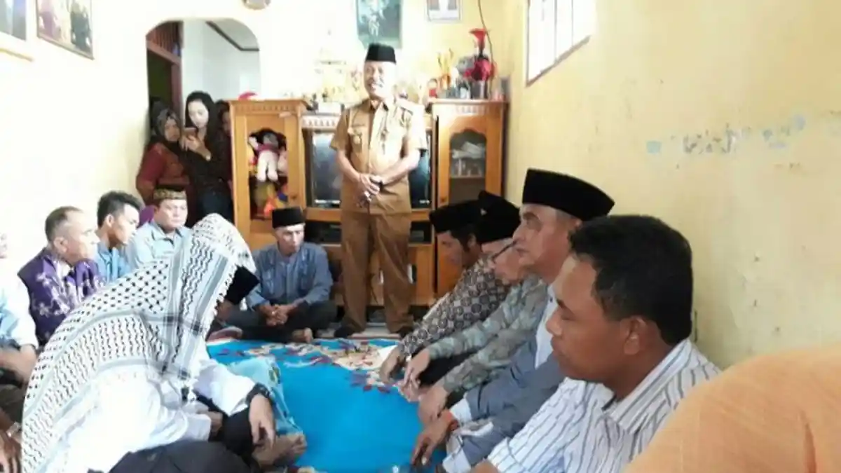 Ceweknya Cakep Pemudanya Ganteng, Korban Persekusi Menikah dan Kerja di Perusahaan Top?