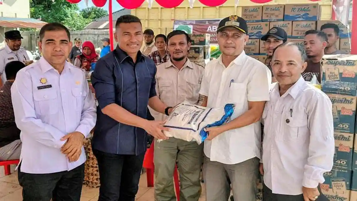 Murid SDN 1 Setia Abdya Sumbang Beras 30 Sak untuk Korban Banjir Aceh