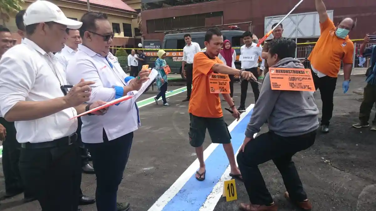 Rekonstruksi Pembunuhan di Bawah Flyover Jembatan Mahakam IV Samarinda, Ada 18 Reka Adegan
