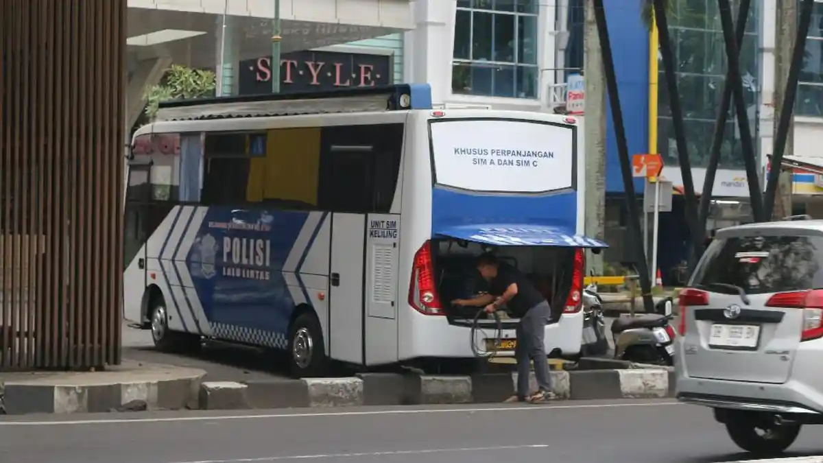 Potret Bus SIM Keliling Selalu Hadir di Star Square Manado Sulawesi Utara
