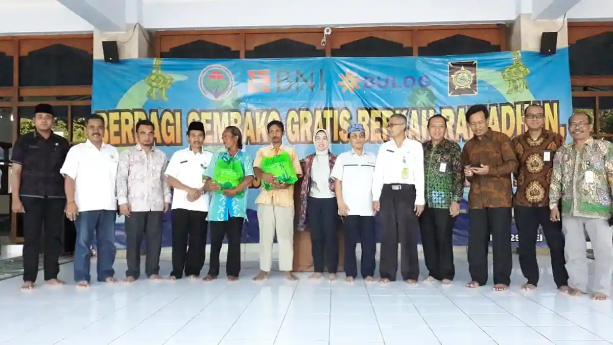 Kemendes Gelorakan Solidaritas Sosial dengan Berbagi Sembako Gratis di Kulon Progo