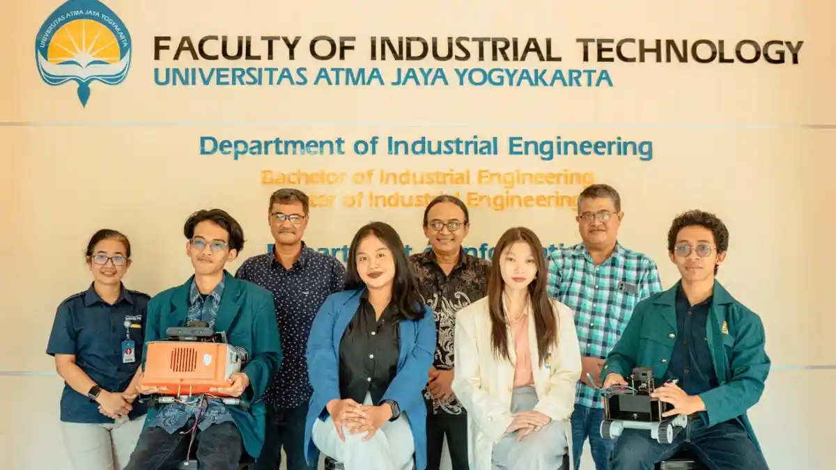 Tim Peneliti Gabungan UAJY Tawarkan  Robot Pengantar Obat Dan Makanan Pasien