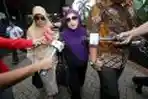 Septi Jenguk Tersangka AF