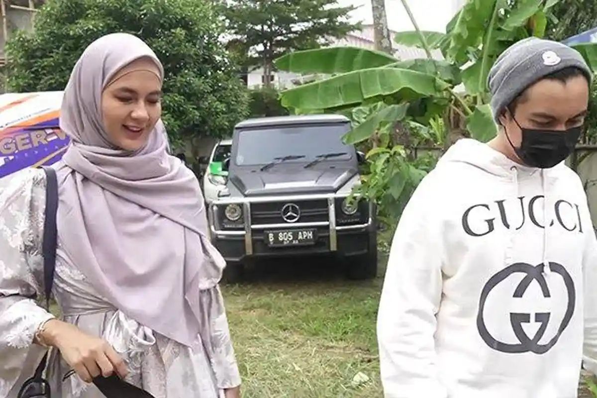 Berhijab Lagi, Penampilan Paula Kala Bareng Baim Wong Ikut Kajian Ustadz Abdul Somad Curi Perhatian