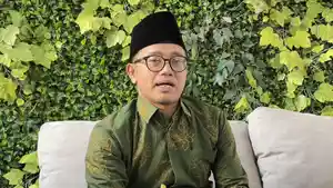 JELANG-MUKTAMAR-KH-Abdussalam-Shohib-Gus-Salam-Pengasuh-PP-Mambaul.jpg