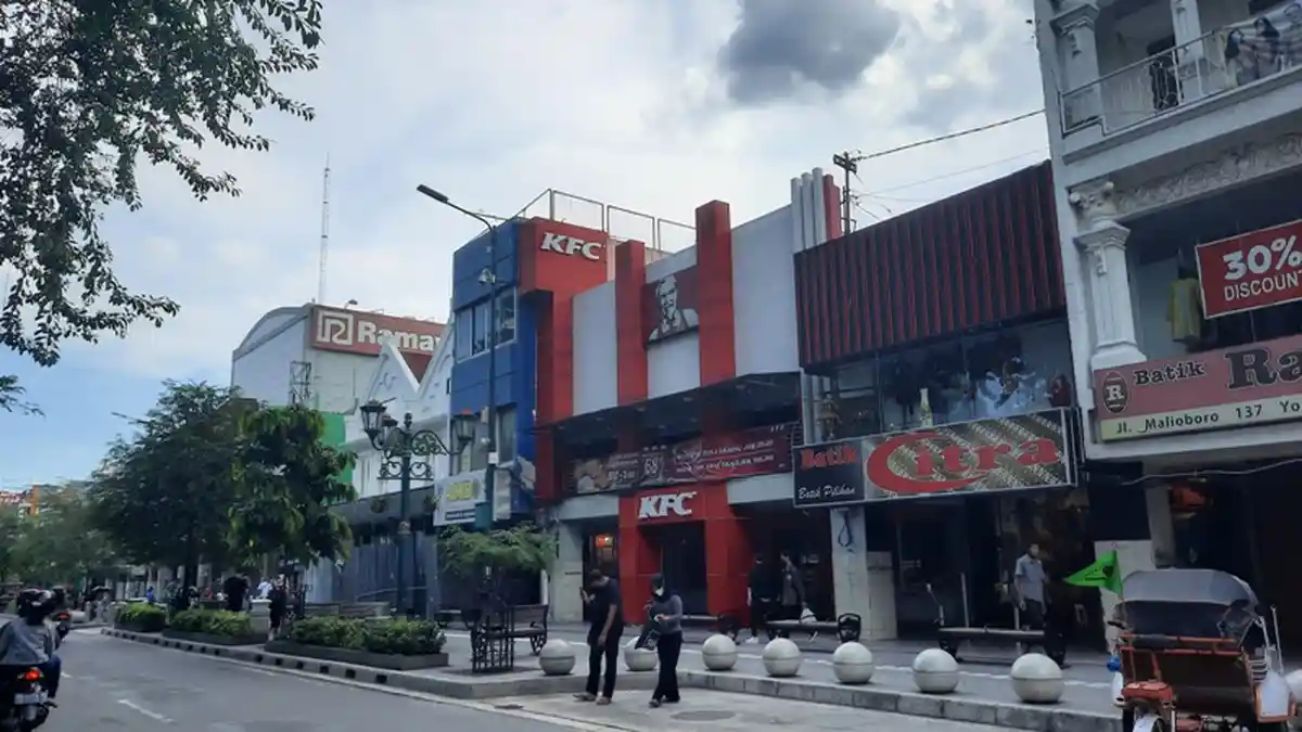 Warung Makan, PKL Boleh Buka dan Makan di Tempat dengan Syarat Ini Selama Perpanjangan PPKM Level 4