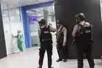 polisi-bersenjata-laras-panjang-menjaga-igd-rsud-tgk-chik-di-tiro-sigli.jpg