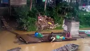 Masyarakat-Mahulu-mencuci-di-sungai-saat-ini-Pemkab-terus-berupaya-memenuhi-kebutuhan-air-bersih.jpg